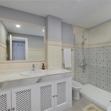 Fantastic Beachfront Apartamento Estepona