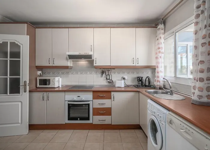 Fantastic Beachfront 埃斯特波纳