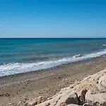 Fantastic Beachfront Apartament
