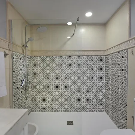 Fantastic Beachfront Apartment *